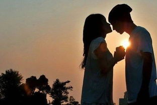 形容梦见一个人的句子，表达梦到一个人的文案