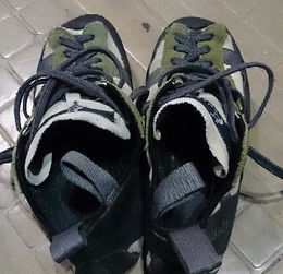 梦见在教室，梦见在监狱里面生活