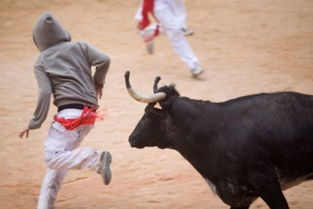 梦见牛进屋里了，梦见牛在屋里是什么意思