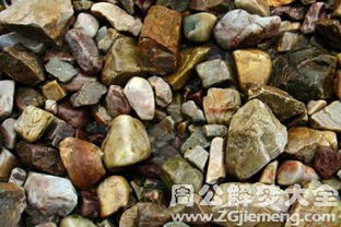 梦见石头,水,梦见石头上有水坑