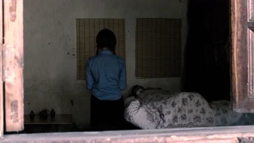 梦见女鬼求助，梦见女鬼迎面走来