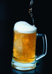 梦见被啤酒瓶扎伤，梦见被啤酒瓶爆头流血