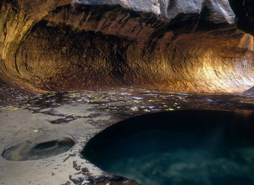 梦见山洞有水是什么意思，梦见山洞是什么意思呢