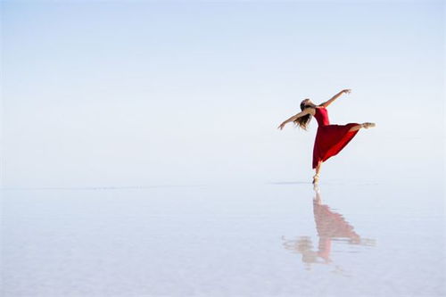 梦见众人过河，梦过河别人过去自己过不去是什么意思