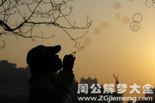 梦见吹一瓶啤酒,梦见吹一脸灰尘