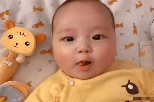 梦见小孩满口白牙，梦见孩子嘴巴里长满白色肉菌