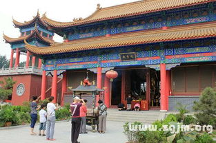 梦到庙里点香火，梦到庙里香歪是什么意思