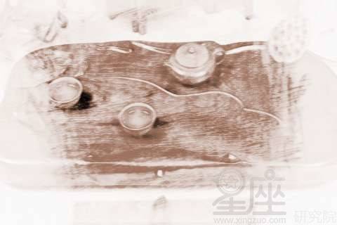 梦见挖泥巴坑坑好不好，做梦挖泥土